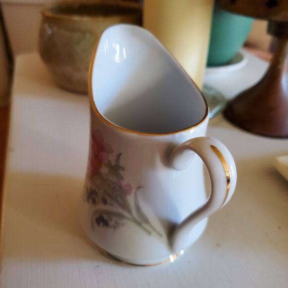 Vintage Jamestown China Creamer Pitcher, Floral with Gold Trim, 4" - Picture 4 of 5